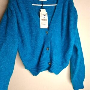 NWT ZARA BEAUTIFUL CROP SWEATER WITH CRYSTAL FLOWER BUTTONS FEELS LIKE CASHMERE